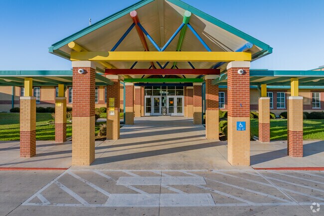 Cole Elementary has a student to teacher ratio of 13 to 1.