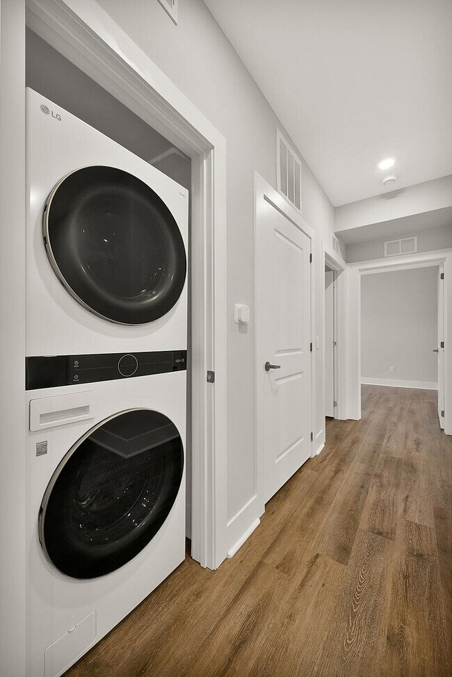 Pointe Grand Full Size Washer Dryer