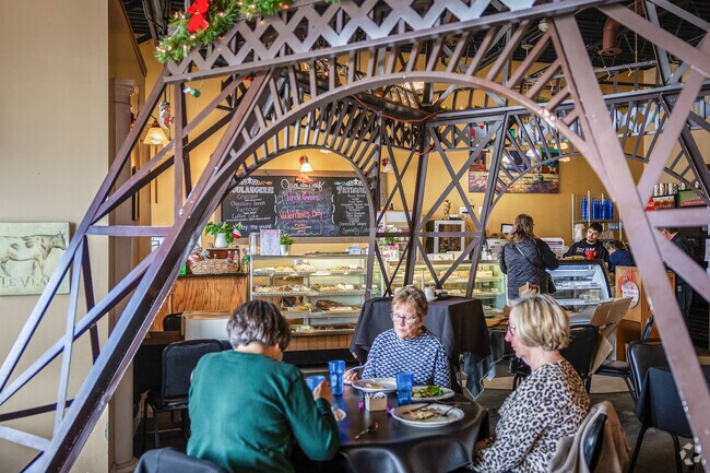 Town and Country residents can enjoy French cuisine at Taste of Paris in Mundelein.