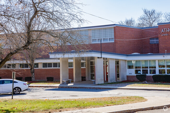 Athol High School has a student-teacher ratio of 13 to 1.
