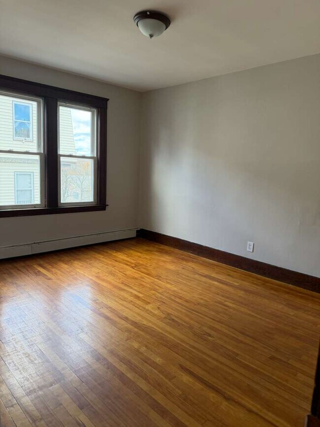 7 View St unit 3, Worcester, MA 01610 - photo 5