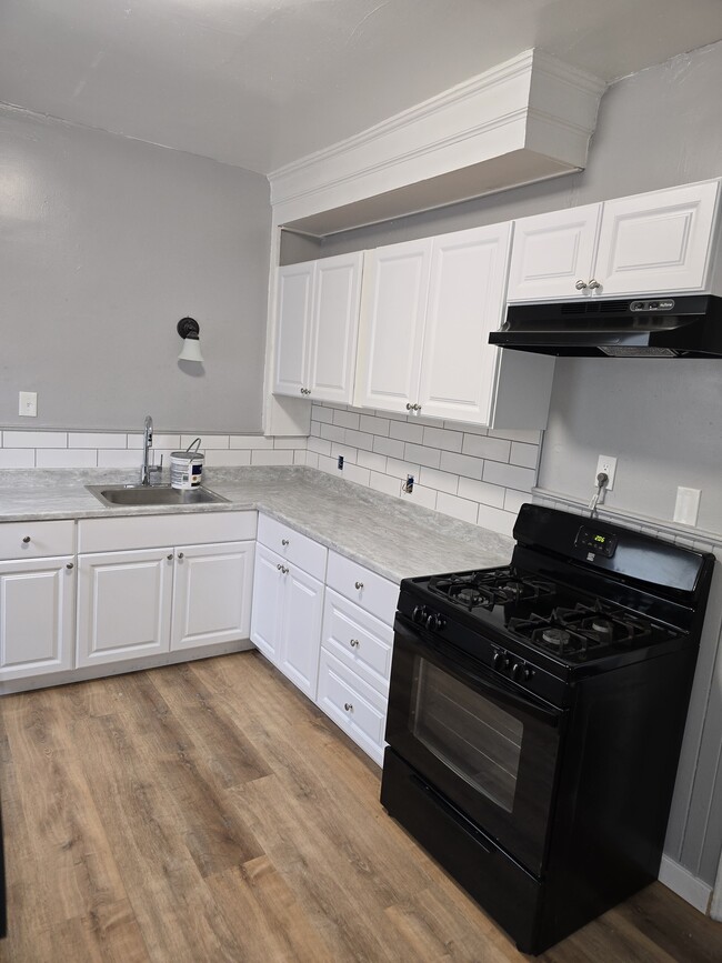 516 Woodlawn Ave unit 2, Buffalo, NY 14208 - photo 2