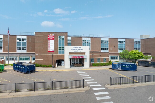 Brooklyn Middle School serves nearly 1,000 students with a student-teacher ratio of 16:1.