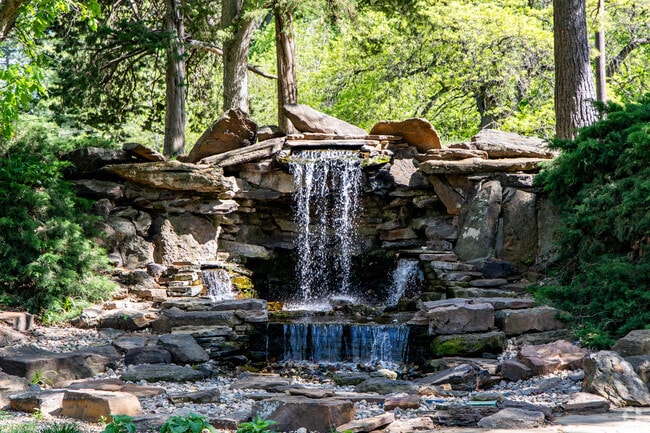 Beatrice can cast a fishing line into the river, hit the disc golf course or pickleball courts, toss horseshoes or simply stroll along the walking trails.