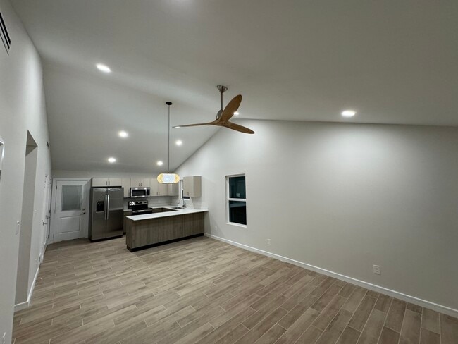 1408 E Iris Ave unit 4, McAllen, TX 78501 - photo 2