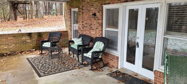 3001 Foxdown Ct unit B, Greensboro, NC 27410 - photo 2