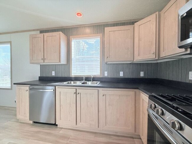 52919 N Zacharias Ct, Chesterfield, MI 48051 - photo 7