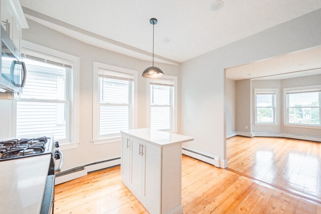 394 Centre St unit 3, Jamaica Plain, MA 02130 - photo 3