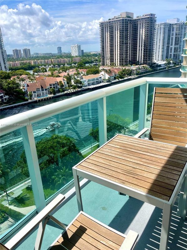 19390 Collins Ave, Sunny Isles Beach, FL 33160