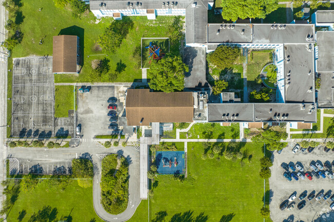 Jesse J. McCrary Jr Elementary is conveniently located in Little River, Miami.