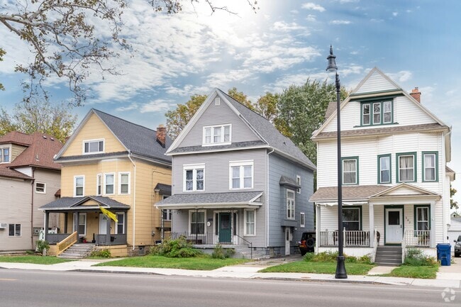 Homes in Abbott McKinley often take less than a month to sell.