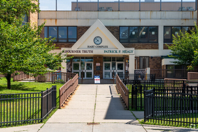 Sojourner Truth Middle School
earns an overall score of C- on Niche.