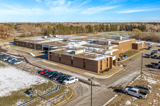 Columbus Elementary School serves students in grades K-6.