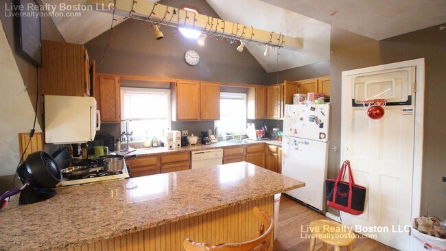 42 Brainerd Rd unit 3, Allston, MA 02134 - photo 2