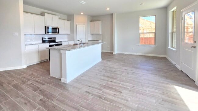 649 Harvey St, Grandview, TX 76050 - photo 3