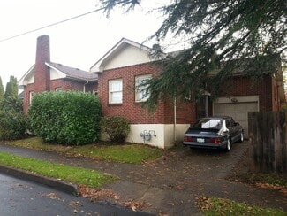 204 NE Going St, Portland, OR 97211