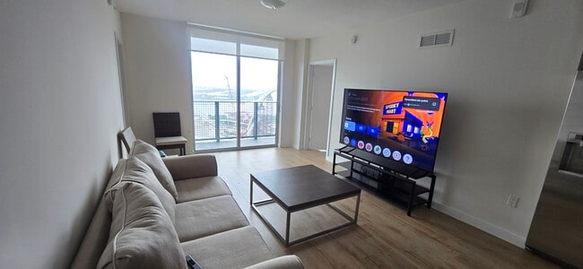 60 NE 14th St, Miami, FL 33132 - photo 7