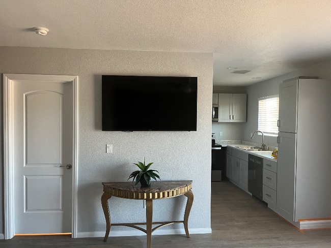 12327 Farmington St unit 2B, Oak Hills, CA 92344 - photo 5