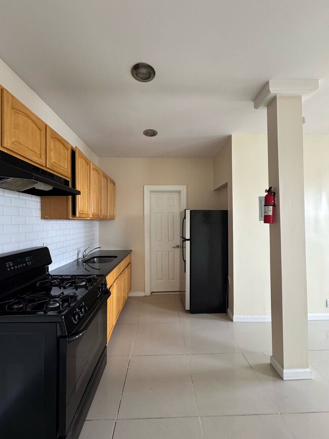 273 Verona Ave Unit 2, Newark, NJ 07104