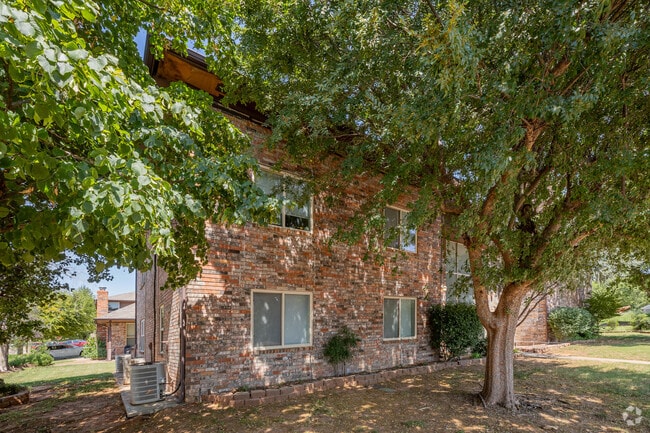 Ten15 at Hurd, Edmond, OK 73034 - photo 5