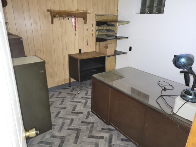 373 Munson Ave, Mc Kees Rocks, PA 15136 - photo 6