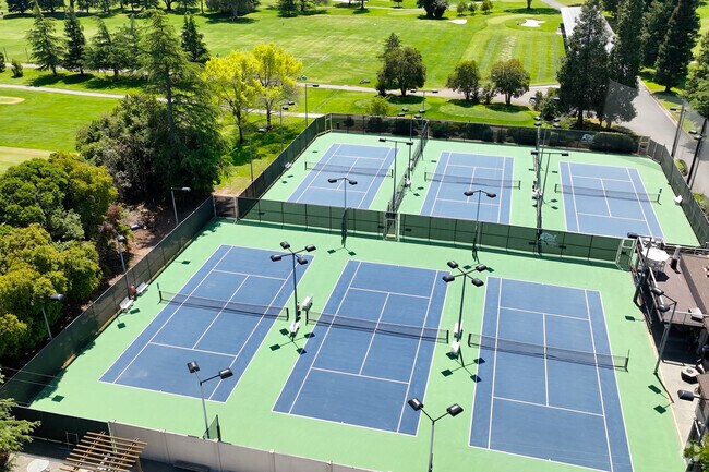 Green Valley Country Club amenities provide lots of entertainment and activity for residents in Green Valley.