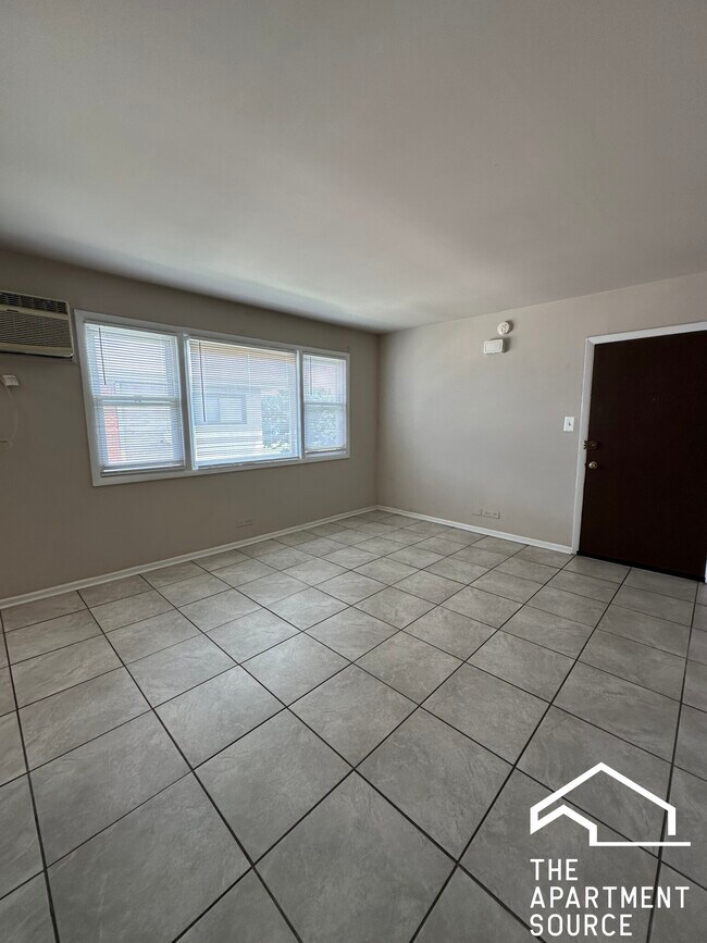 3820 25th Ave unit 15, Schiller Park, IL 60176 - photo 2