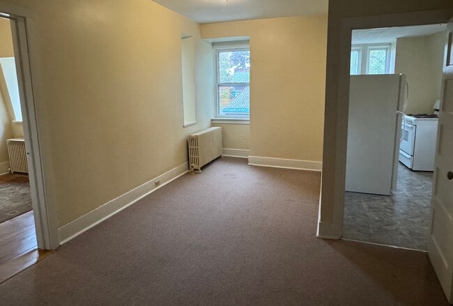 401 Maple Ave Utilities Included, Elmira, NY 14904 - photo 3