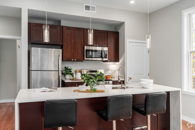 2BR, 2BA - 1,028SF - Kitchen