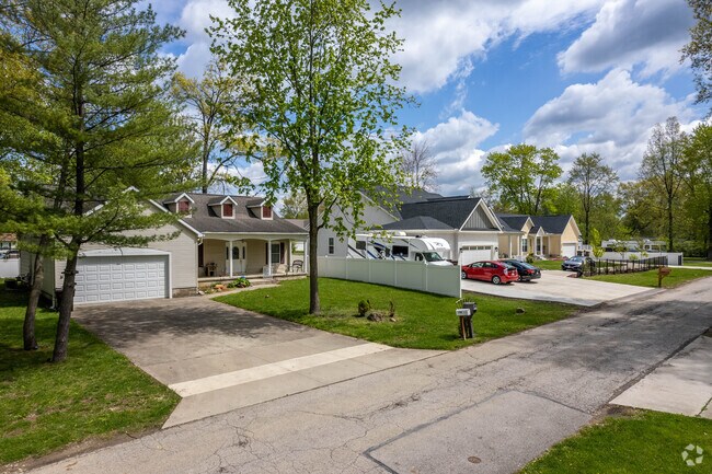 Cross Roads is nestled between Stelzer Rd, Highway 270, and 670.