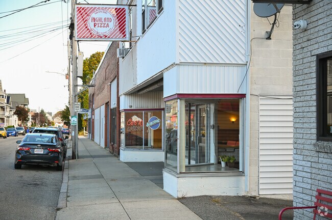 Highland Pizza in Highland Fall River is a great lunch or dinner stop.