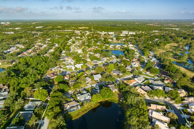Aerial view of the Cross Creek neighborhood with lush landscaping and ponds.