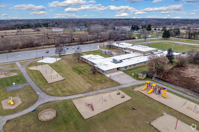 There is a 17 to 1 student-teacher ratio at Siple Elementary School
