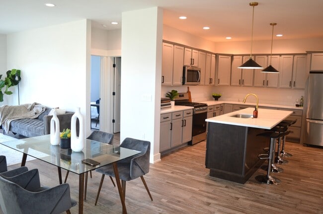 255 NW 3rd Ave, Monroe, WI 53566 - photo 4