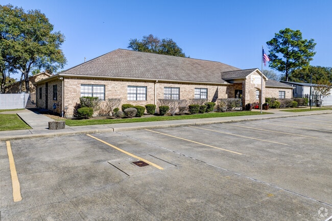 Established in 1996, it follows a classical curriculum emphasizing virtue and knowledge.