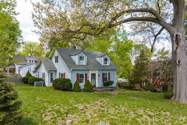 Beautiful homes sitting on large un-fenced lots are spotted in the Mt Washington Neighborhood.