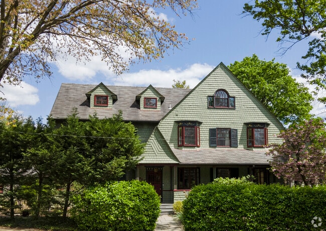 Evergreen homes feature unique architectural details that highlight the neighborhood’s historic charm.