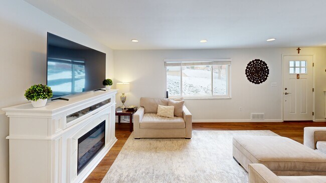 820 Bethany Dr, Pittsburgh, PA 15243 - photo 3