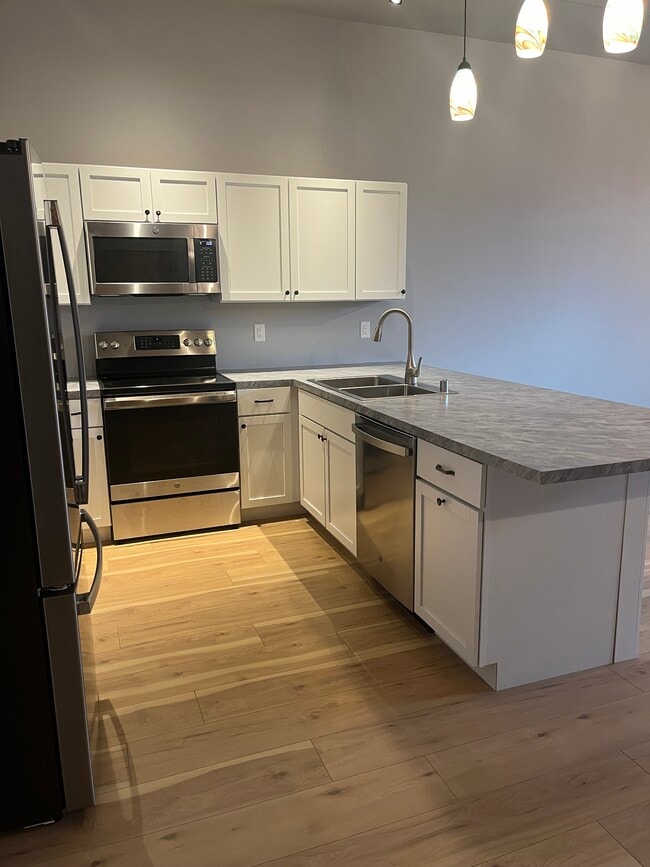 120 5th Ave N unit 2, La Crosse, WI 54601 - photo 2