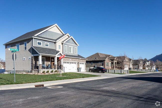 Two-story and ranch-style homes are found in the Evergreen neighborhood.