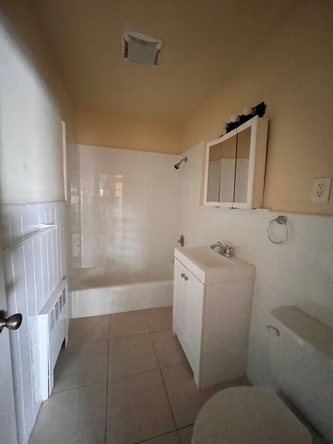 97 Wilkinson Ave unit 2, Jersey City, NJ 07305 - photo 4