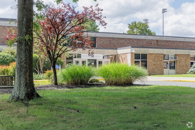 Montebello Elementary School receives an overall grade of B+ from Niche.