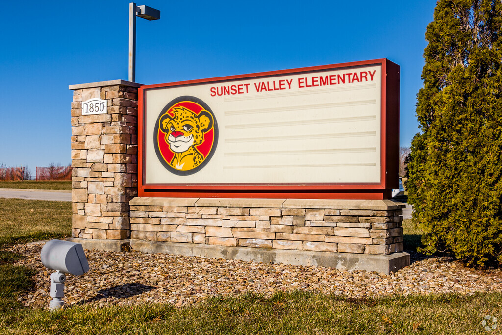 Lee's Summit primary school students can attend Sunset Valley Elementary School.