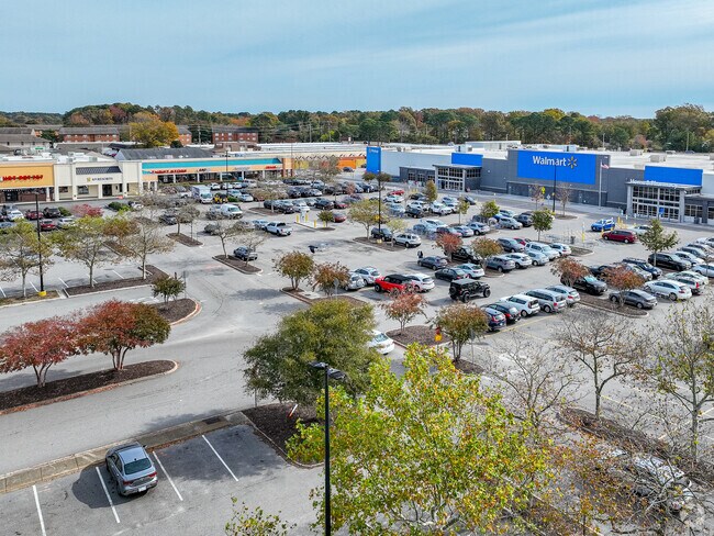 Oceana has plenty of shopping options nearby.