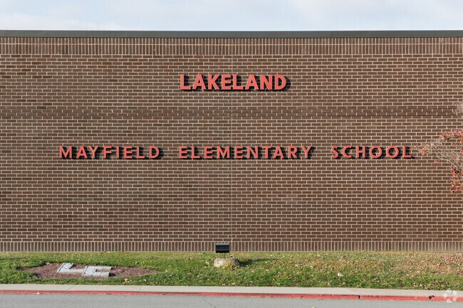 Lakeland Mayfield Elementary offers small class sizes for young learners in Mayfield, PA.