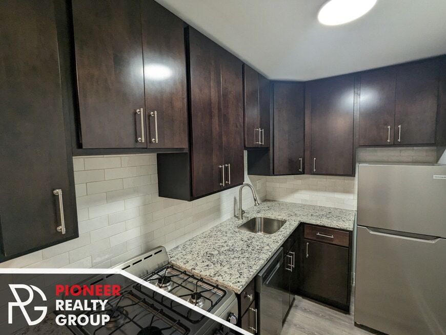 454 W Barry Ave unit 4, Chicago, IL 60657 - photo 1