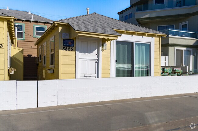 Charming cottages line the streets of Mission Beach, offering a cozy, beachside vibe.