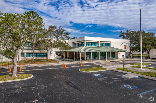 Niche gives Frontier Elementary School in Clearwater a B rating.