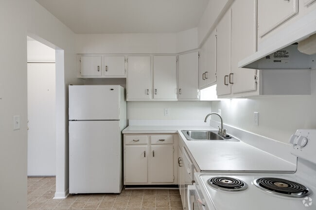 1BR, 1BA - 840SF - Kitchen
