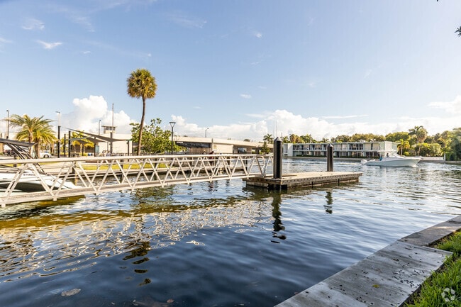 Silver Palm Park is a favorite spot for boaters near Boca del Mar.